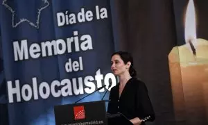 La presidenta de la Comunidad de Madrid, Isabel Díaz Ayuso, interviene durante una ceremonia para conmemorar el Holocausto, en la Asamblea de Madrid, a 31 de enero de 2023, en Madrid.