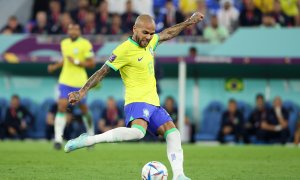 El futbolista Dani Alves, durante un partido de la selección de Brasil del Mundial de Catar, a 5 de diciembre de 2022.