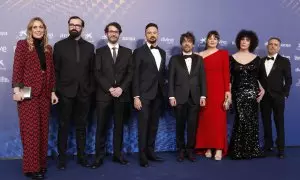 El equipo de la película "Los renglones torcidos de Dios" a su llegada a la XXXVII edición de los Premios Goya
