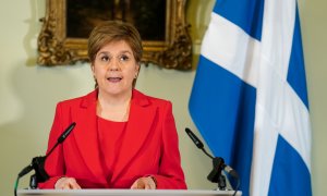 Nicola Sturgeon, ministra principal de Escocia,  dimite del cargo en una rueda de prensa en Edimburgo a 15 de febrero de 2023
