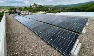 10/10/2022 - Coberta fotovoltaica d'un edifici municipal de Marató.