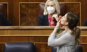 16/02/2023.- La ministra de Igualdad, Irene Montero, se dirige a la tribuna tras su intervención en el pleno del Congreso que debate y vota para su aprobación definitiva el proyecto de la ley trans, que consagra la autodeterminación de género, después de