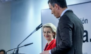 Imagen de archivo de la presidenta de la Comisión Europea, Ursula von der Leyen, junto al presidente del Gobierno, Pedro Sánchez, en marzo de 2022.