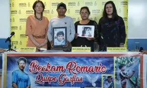 Cargos políticos junto a familiares de asesinados durante las protestas, durante una rueda de prensa, a 16 de febrero de 2023 en Lima (Perú).