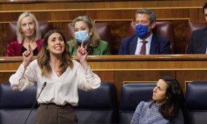 La ministra de Igualdad, Irene Montero, interviene durante una sesión de control al Gobierno, en el Congreso de los Diputados, a 22 de febrero de 2023, en Madrid.