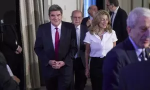 El ministro de Inclusión, Seguridad Social y Migraciones, José Luis Escrivá, y la vicepresidenta segunda del Gobierno y ministra de Trabajo, Yolanda Díaz, a su llegada a un desayuno informativo, a 13 de junio de 2022, en Madrid.