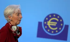 La presidenta del BCE, Christine Lagarde, en la rueda de prensa tras la reunión del Consejo de Gobierno de la entidad en la que se ha decidido subir los tipos al 3,5%, en Fráncfort. EFE/EPA/FRIEDEMANN VOGEL