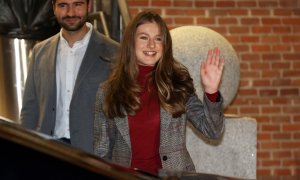 La Princesa Leonor de Borbón sale de la oficina Central de Cruz Roja Española el 15 de diciembre de 2023.