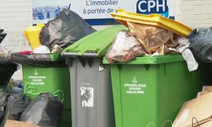 La huelga del servicio de limpieza contra Macron deja las calles de París llenas de basura