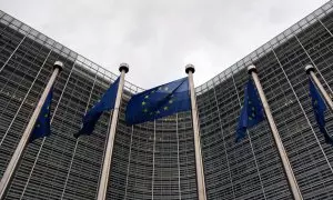 Banderas europeas en la Comisión Europea en Bruselas.