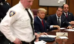 El expresidente estadounidense Donald Trump comparece ante el Tribunal Penal de Manhattan en Nueva York el 4 de abril de 2023.