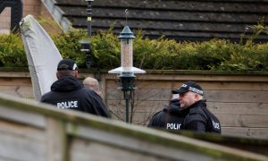 La Policía se persona en la casa del ex director ejecutivo del el esposo de la ex primera ministra de Escocia, Nicola Sturgeon, Peter Murrell, en Glasgow, a 5 de abril de 2023.