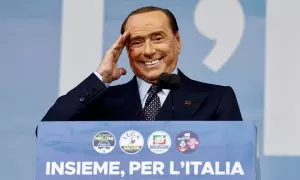 El ex primer ministro italiano y líder del partido Forza Italia, Silvio Berlusconi, en una imagen de archivo de septiembre de 2022, en el mitin de cierre de campaña de las elecciones generales, en la Piazza del Popolo, en Roma. REUTERS/Yara Nardi/File Pho