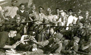 05/04/2023. Un grupo de guerrilleros del maquis en una sierra andaluza en los años 40