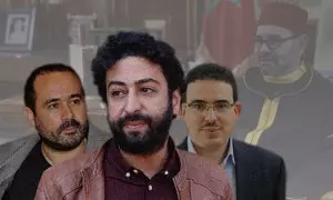 Composición de la imagen de los periodistas marroquíes Souleiman Raissouni, Omar Radi y Taoufik Bouachrine con el rey Mohamed VI de Marruecos en una imagen del 7 de abril de 2022 de fondo.