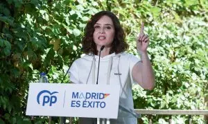 La Junta Electoral de Madrid obliga a Ayuso a quitar su foto de los folletos del PP para informar sobre el voto por correo