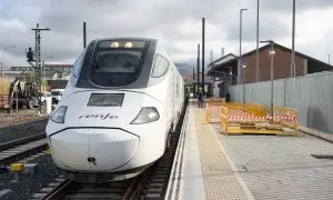 El tren comercial en la Línea de Alta Velocidad de Extremadura, a 23 de junio de 2022, en Plasencia, Cáceres, Extremadura (España).