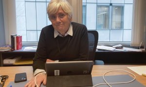 24/04/2023.-La exconsellera catalana y eurodiputada de JxCat Clara Ponsatí, en su despacho de Bruselas. EFE/ Leo Rodríguez