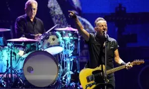 El músico y cantante estadounidense Bruce Springsteen durante el concierto que ha ofrecido en el Estadio Olímpico de Barcelona, a 28 de abril de 2023