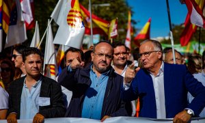 El presidente del Partido Popular catalán, Alejandro Fernández, y el líder del PP en el Ayuntamiento de Barcelona, Josep Bou, durante una manifestación por el 12 de octubre, a 12 de octubre de 2022, en Barcelona.