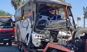 01/05/2023 - Imagen del autobús accidentado, donde ha fallecido una temporera y 39 han resultado heridas.