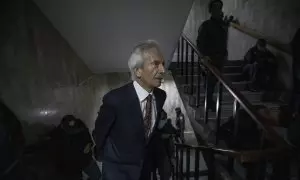 El periodista José Rubén Zamora llega a la torre de tribunales para el inicio de un juicio en su contra, el 2 de mayo, en Ciudad de Guatemala (Guatemala)