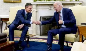 El presidente del Gobierno, Pedro Sánchez, junto al presidente de EEUU, Joe Biden, en el despacho oval de la Casa Blanca.