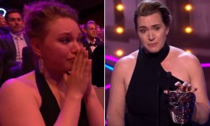 Capturas del momento en el que Kate Winslet recoge el premio Bafta y se lo dedica a su hija, la también actriz Mia Threapleton, visiblemente emocionada.