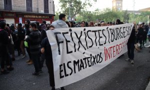 23/05/2023 - Imatge d'alguns dels assistents de la marxa "Aturem el Feixisme" i en suport de La Ruïna i El Kubo.