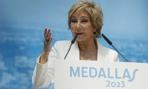 La periodista Ana Rosa Quintana pronuncia unas palabras mientras recibe la Medalla de Honor de la Ciudad de Madrid, a 15 de mayo de 2023.