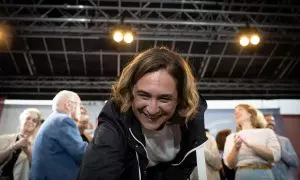 La alcaldesa de Barcelona y candidata a la reelección, Ada Colau, interviene en un acto de campaña, en Plaza Catalunya, a 24 de mayo de 2023.