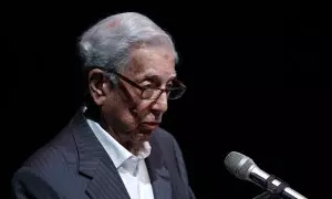 El escritor peruano Mario Vargas Llosa, Nobel de Literatura 2010, habla hoy durante la inauguración de la V Bienal que lleva su nombre, en la ciudad de Guadalajara, Jalisco (México).