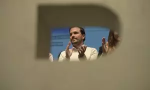 El coordinador federal de IU y ministro de Consumo, Alberto Garzón, participa en un acto electoral junto al candidato de Convocatoria por Asturies a la Presidencia del Principado, Ovidio Zapico, y al cabeza de lista en las elecciones municipales en Oviedo