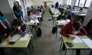 31/05/2023 - Los alumnos de una clase de 1º Bachillerato del Instituto Calderón de la Barca en Gijón realizan una prueba piloto de PAU, a 14 de marzo de 2023, en Gijón, Asturias.