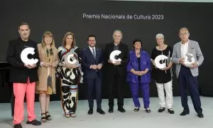 02/06/2023 - Los ganadores de los Premios Nacionales de Cultura 2023 posan junto al presidente de la Generalitat, Pere Aragonès, la consellera de Cultura, Natalia Garriga y la presidenta de la entidad Vinyet Panyella.