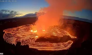 Lago de lava de la caldera del volcán Kilauea durante su erupción, en Hawái, a 7 de junio de 2023.
