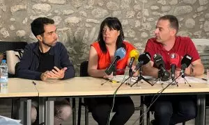 Los tres cabeza de lista de la CUP, ERC y PSC en Ripoll anuncian el pacto de gobierno en la localidad catalana, a 13 de junio de 2023.