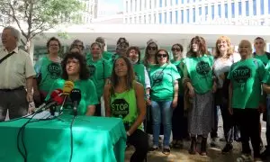 Activistes de la PAH s'han concentrat davant la Ciutat de la Justícia per exigir la intermediació en els processos de desnonament.