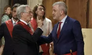 El socialista Jaume Collboni saluda al candidato de JxCat, Xavier Trias, a 17 de junio de 2023.