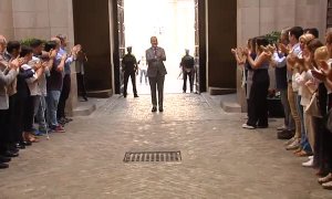 Collboni recibido entre aplausos a su llegada al ayuntamiento de Barcelona