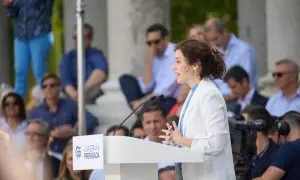 La presidenta de la Comunidad de Madrid, Isabel Díaz Ayuso, interviene en un acto político del PP con afiliados en el Parque de El Retiro, a 18 de junio de 2023, en Madrid (España).