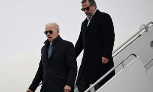 El presidente de los Estados Unidos, Joe Biden, con su hijo Hunter Biden, en la base de la Guardia Nacional Aérea de Hancock Field en Syracuse, Nueva York, el 4 de febrero de 2023.