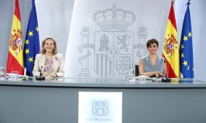 La vicepresidenta primera i ministra d'Assumptes Econòmics, Nadia Calviño, i la portaveu del govern espanyol, Isabel Rodríguez, en roda de premsa posterior al Consell de Ministres