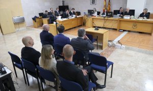 (Centro) El juez Manuel Penalva (c) y el fiscal Miguel Ángel Subirán (3i) durante un juicio en los juzgados de Sa Gerreria de Palma, a 5 de junio de 2023, en Palma de Mallorca, Mallorca, Baleares (España).