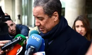 El expresidente de la Generalitat valenciana, Eduardo Zaplana, ofrece declaraciones a los medios de comunicación tras acudir a firmar al Juzgado de Guardia, a 18 de febrero de 2019.