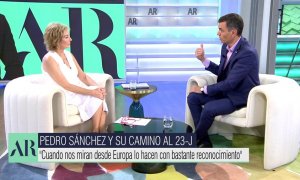 Imagen de un momento de la entrevista entre Ana Rosa Quintana y Pedro Sánchez.