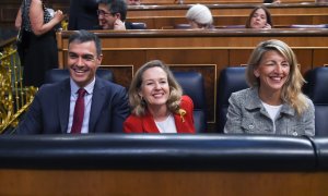 Pedro Sánchez, Nadia Calviño y Yolanda Díaz, durante una sesión plenaria en el Congreso de los Diputados, a 10 de mayo de 2023, en Madrid (España).