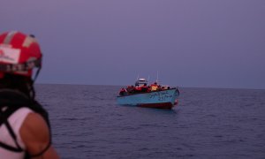 Imagen de archivo de un rescate del barco español OPEN ARMS en aguas italianas.