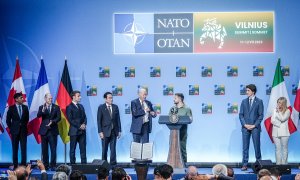 Los líderes del G7 junto al presidente de Ucrania, Volodymyr Zelenski, en la cumbre de la OTAN.