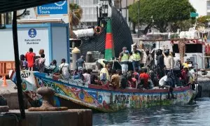 Una embarcación con 157 personas migrantes llegada al puerto de Los Cristianos, en el municipio de Arona, en el sur de Tenerife, el 4 de julio de 2023.